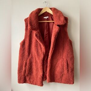 Women's Sherpa Vest in Rust Size XXL
